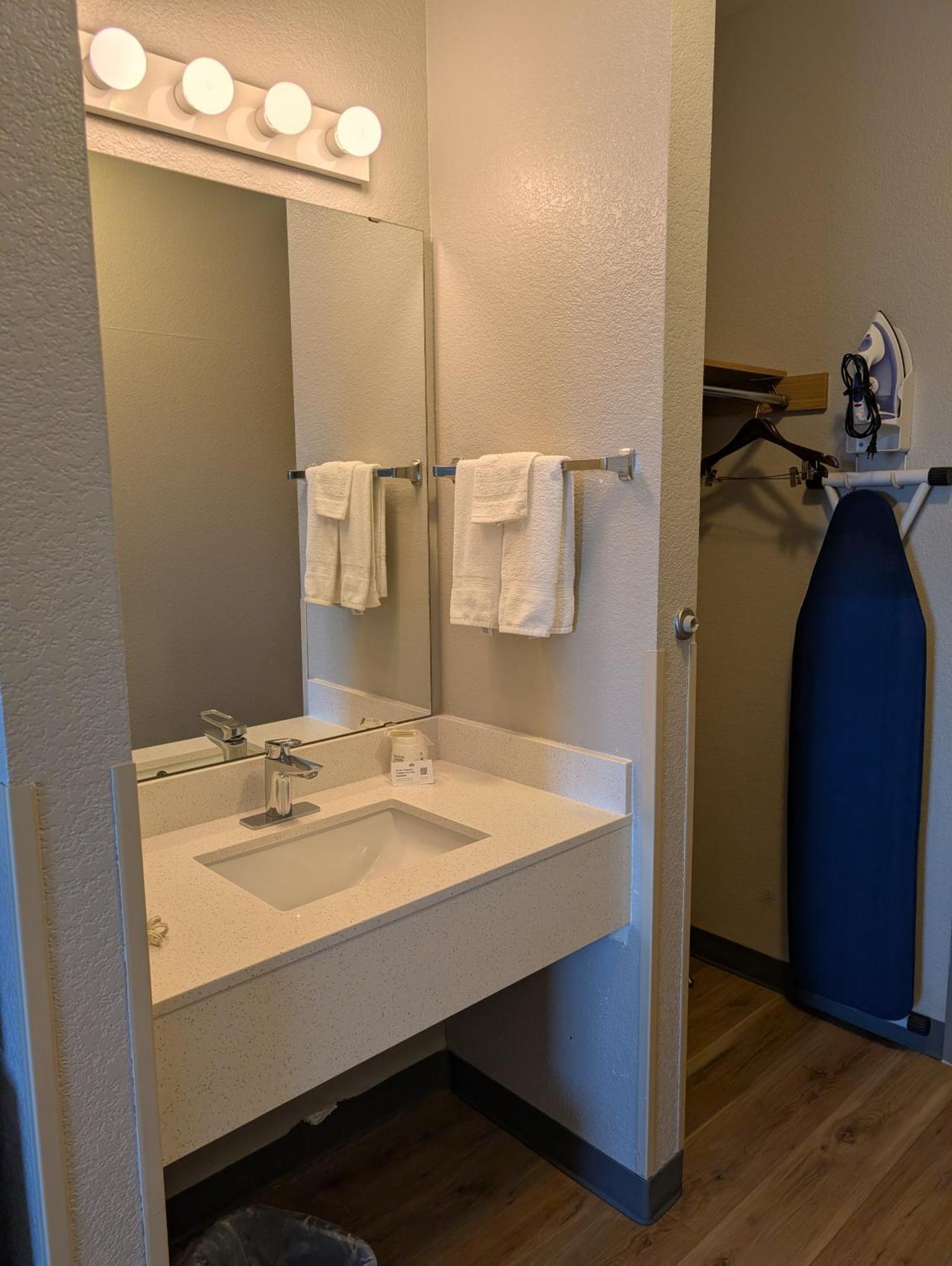 Days Inn & Suites By Wyndham Castle Rock Eksteriør bilde