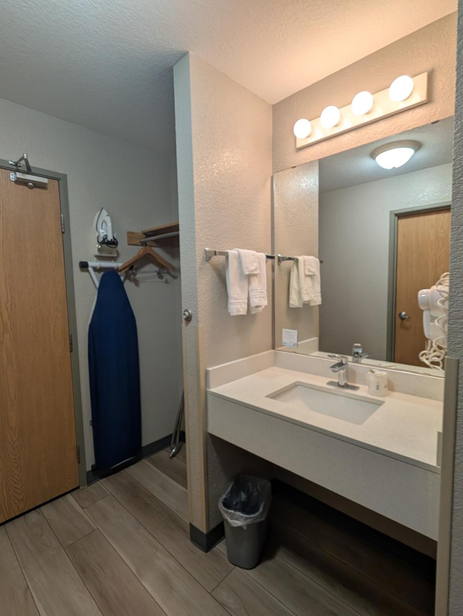 Days Inn & Suites By Wyndham Castle Rock Eksteriør bilde