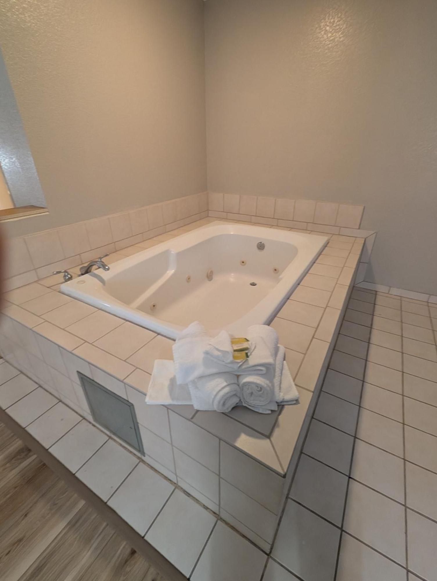 Days Inn & Suites By Wyndham Castle Rock Eksteriør bilde