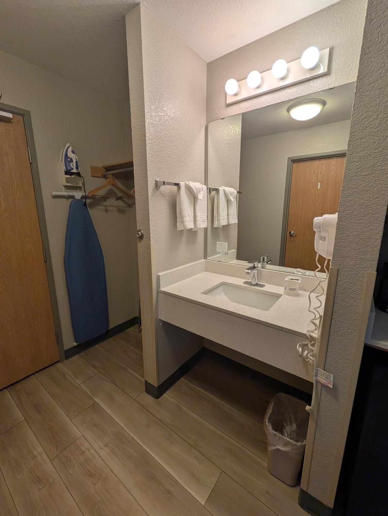 Days Inn & Suites By Wyndham Castle Rock Eksteriør bilde